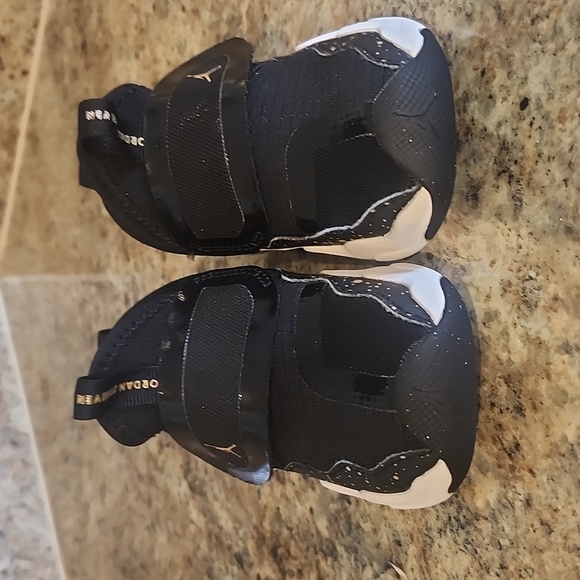 Jordan Toddler 23/7 PS 'Black Metallic Gold' US 6C - Picture 9 of 11